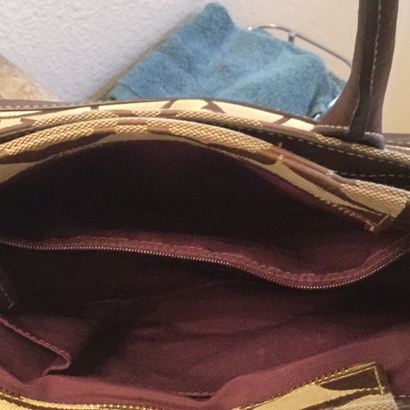 Shoulder Bag - Picture 3 of 5